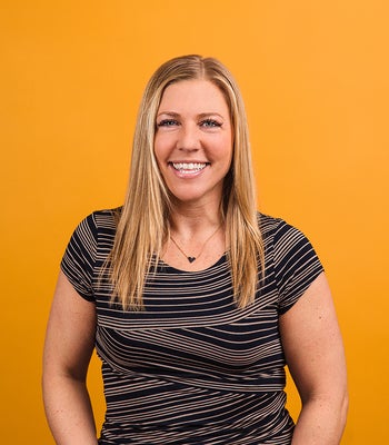 Portrait of Lauren Bagg, Realtor / Broker Associate.