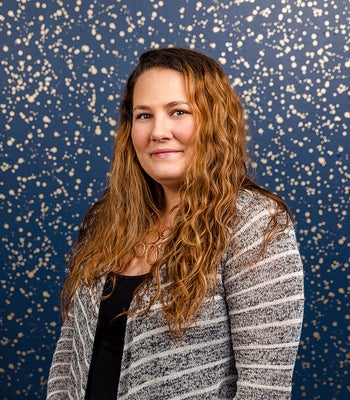 Portrait of Tenae Irey, Broker Associate.